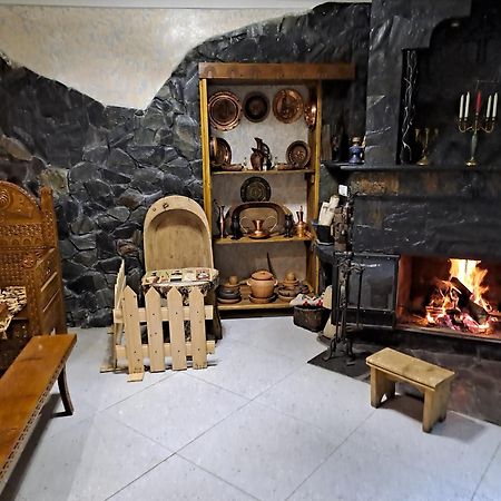 Guest House 26 Mestia Bagian luar foto