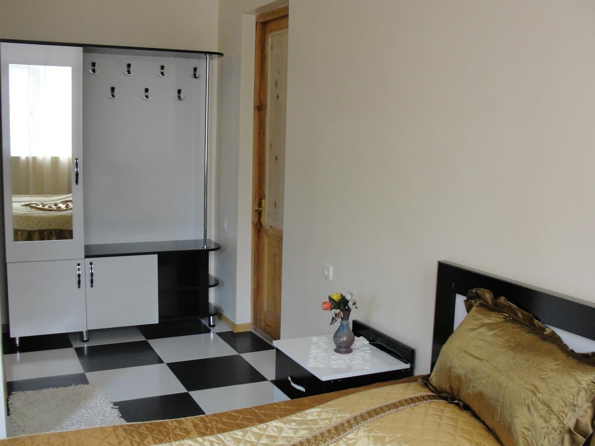 Guest House 26 Mestia Bagian luar foto