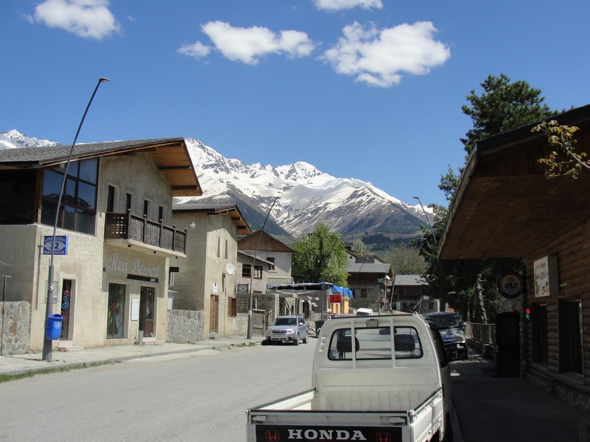 Guest House 26 Mestia Bagian luar foto