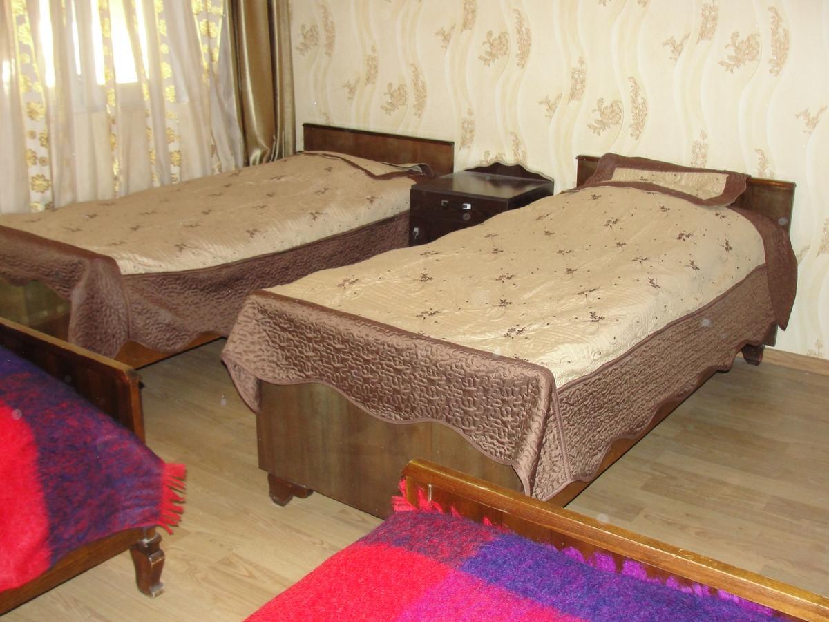 Guest House 26 Mestia Bagian luar foto