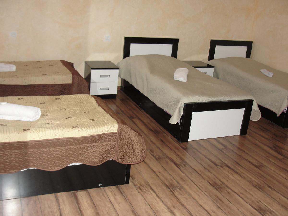 Guest House 26 Mestia Bagian luar foto
