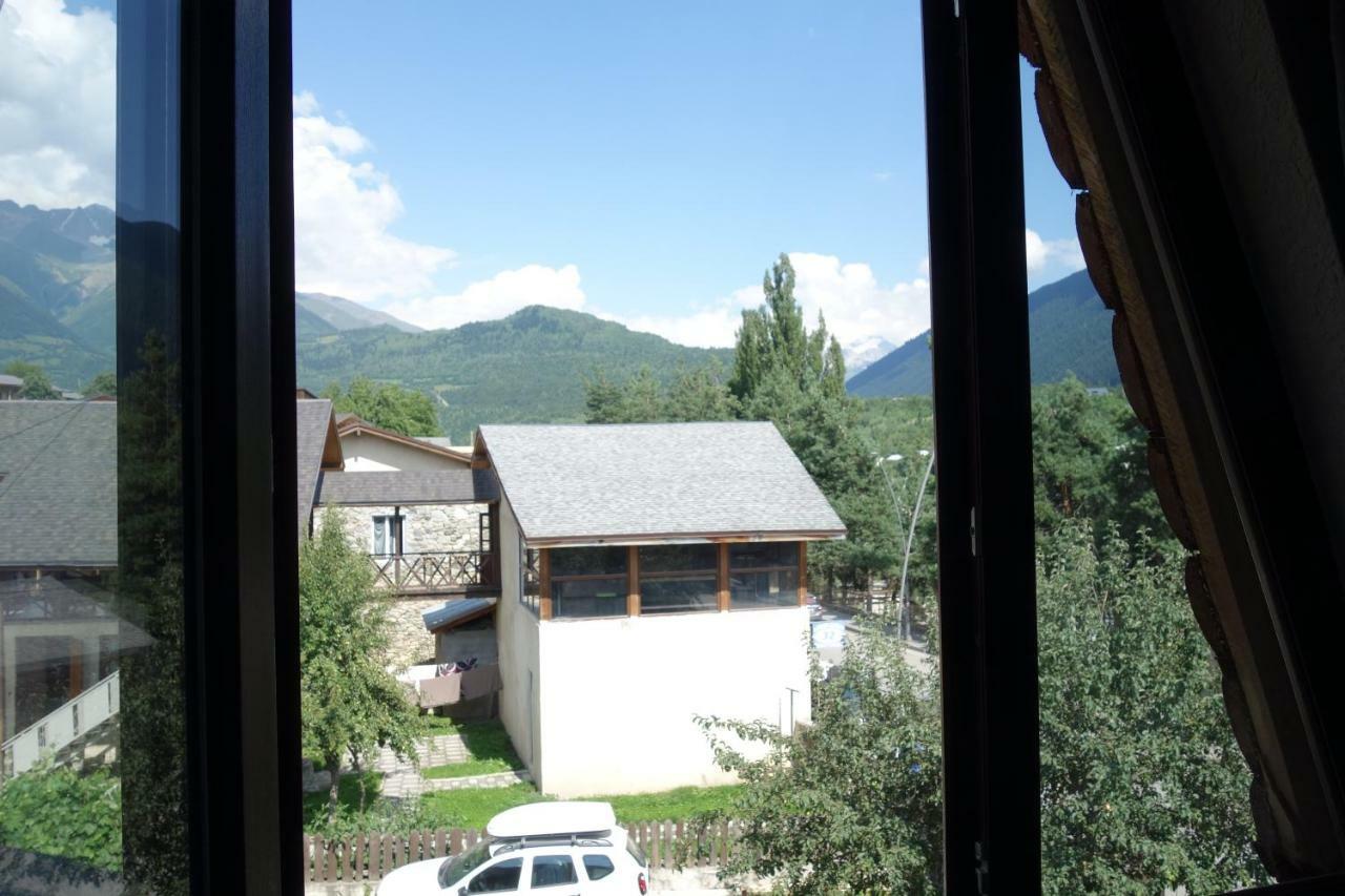 Guest House 26 Mestia Bagian luar foto