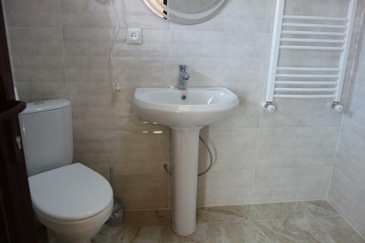 Guest House 26 Mestia Bagian luar foto