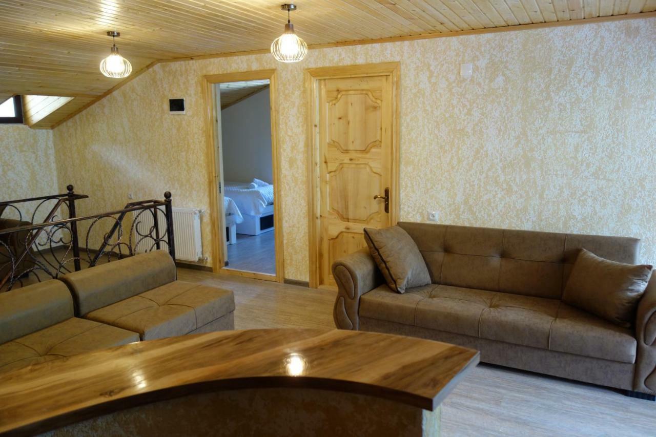 Guest House 26 Mestia Bagian luar foto