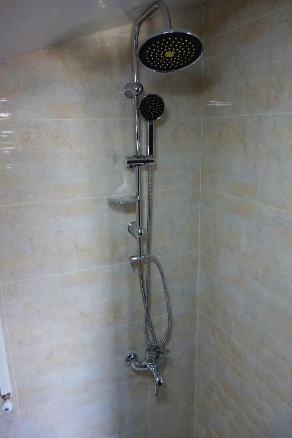 Guest House 26 Mestia Bagian luar foto