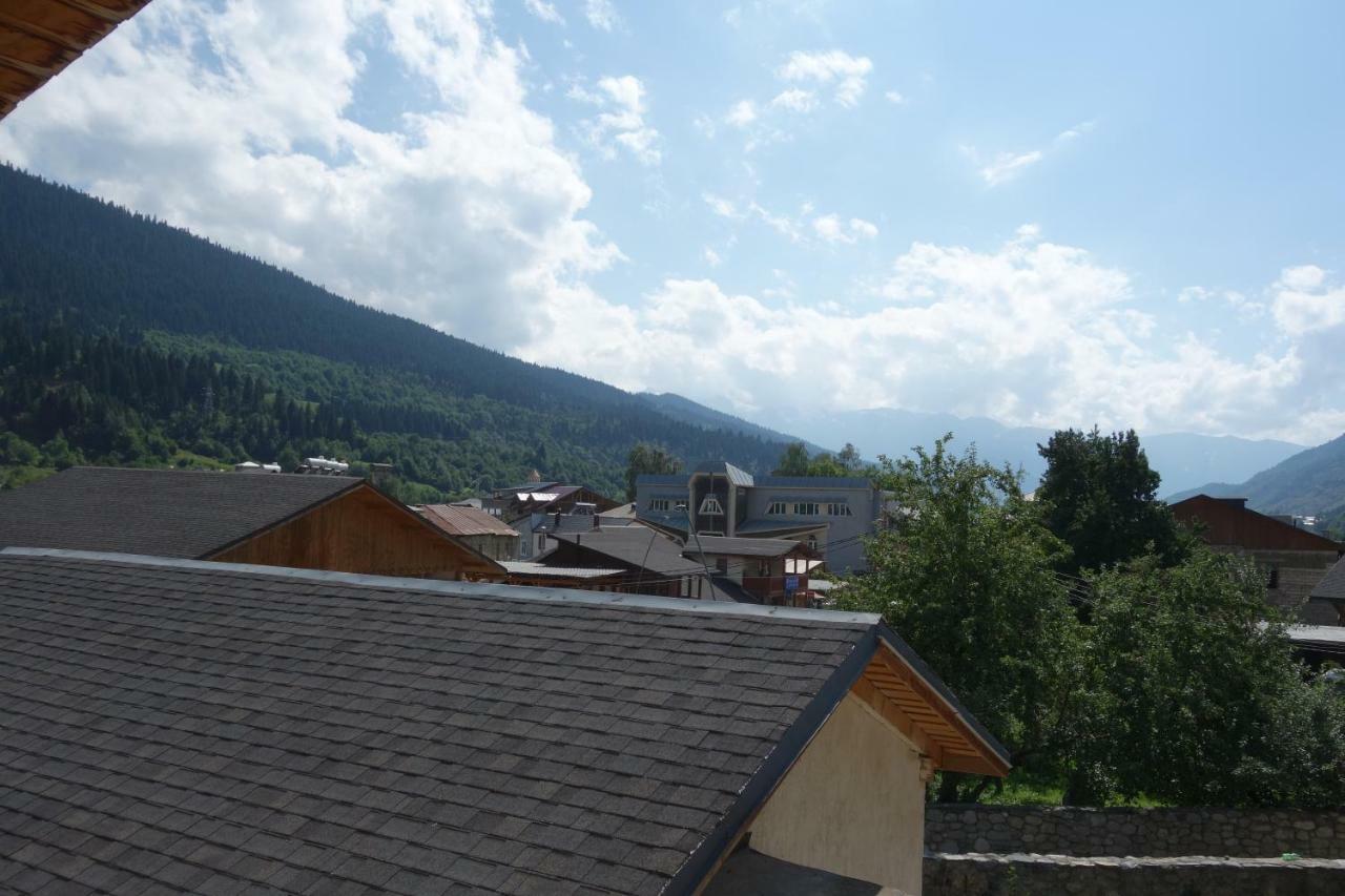 Guest House 26 Mestia Bagian luar foto