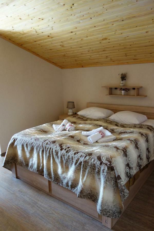 Guest House 26 Mestia Bagian luar foto