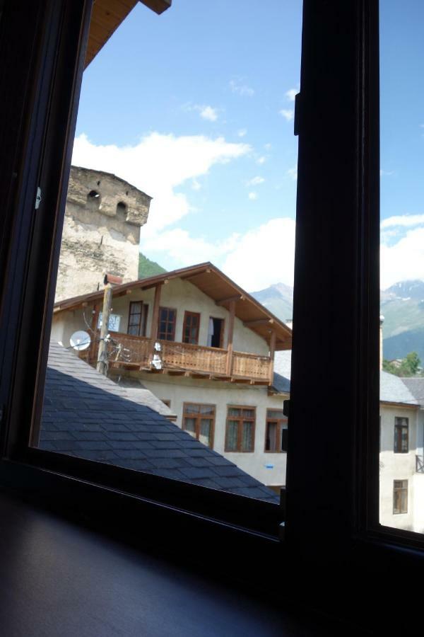 Guest House 26 Mestia Bagian luar foto