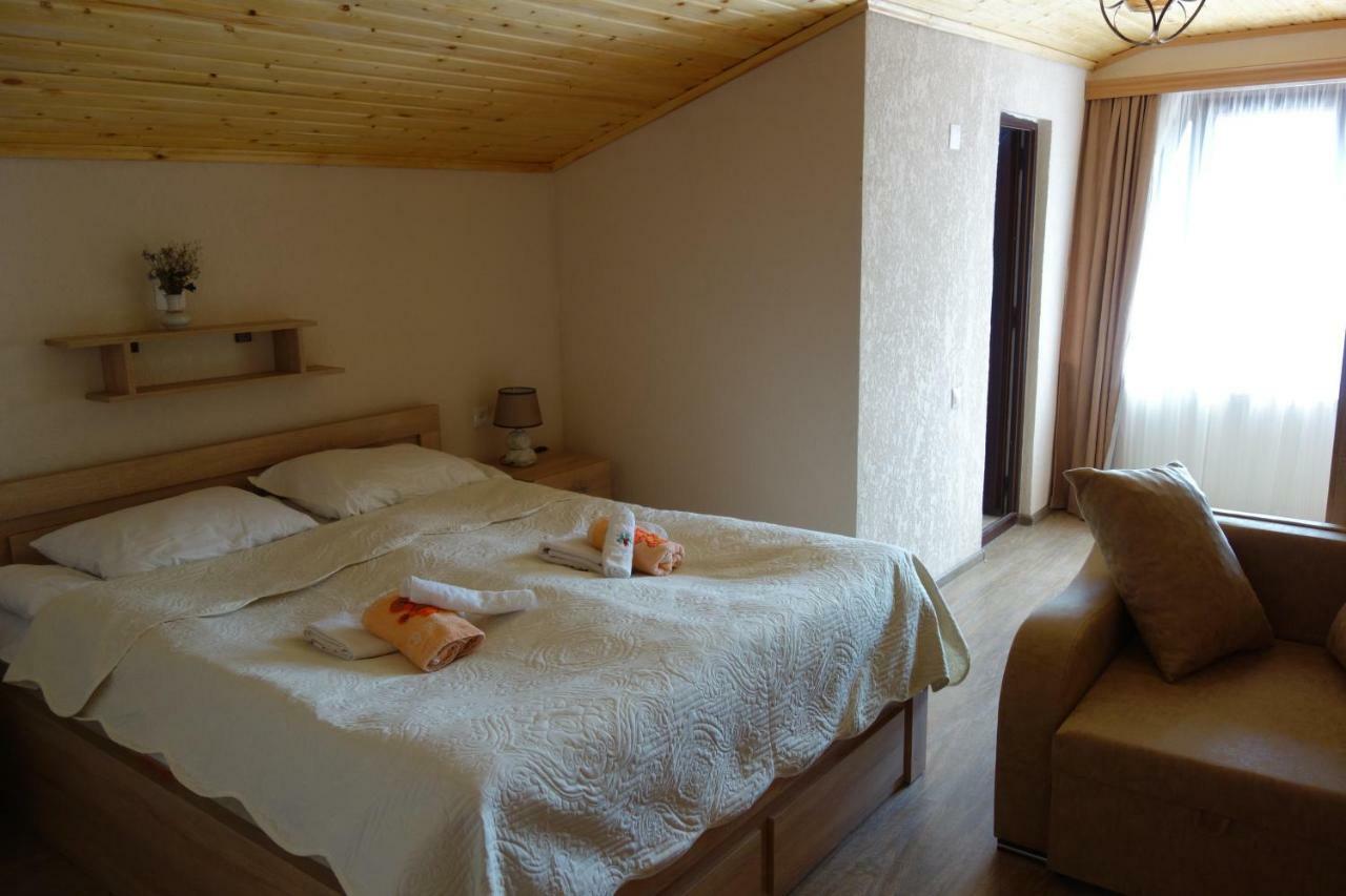 Guest House 26 Mestia Bagian luar foto