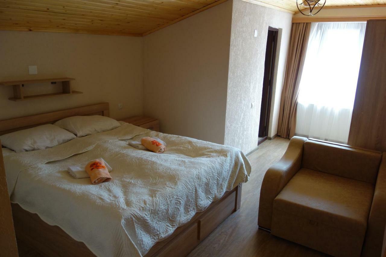 Guest House 26 Mestia Bagian luar foto